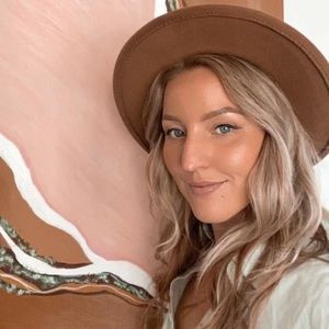 Meet your Posher, Leanne